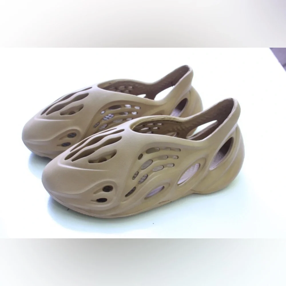 Adidas Yeezy foam runner shoes